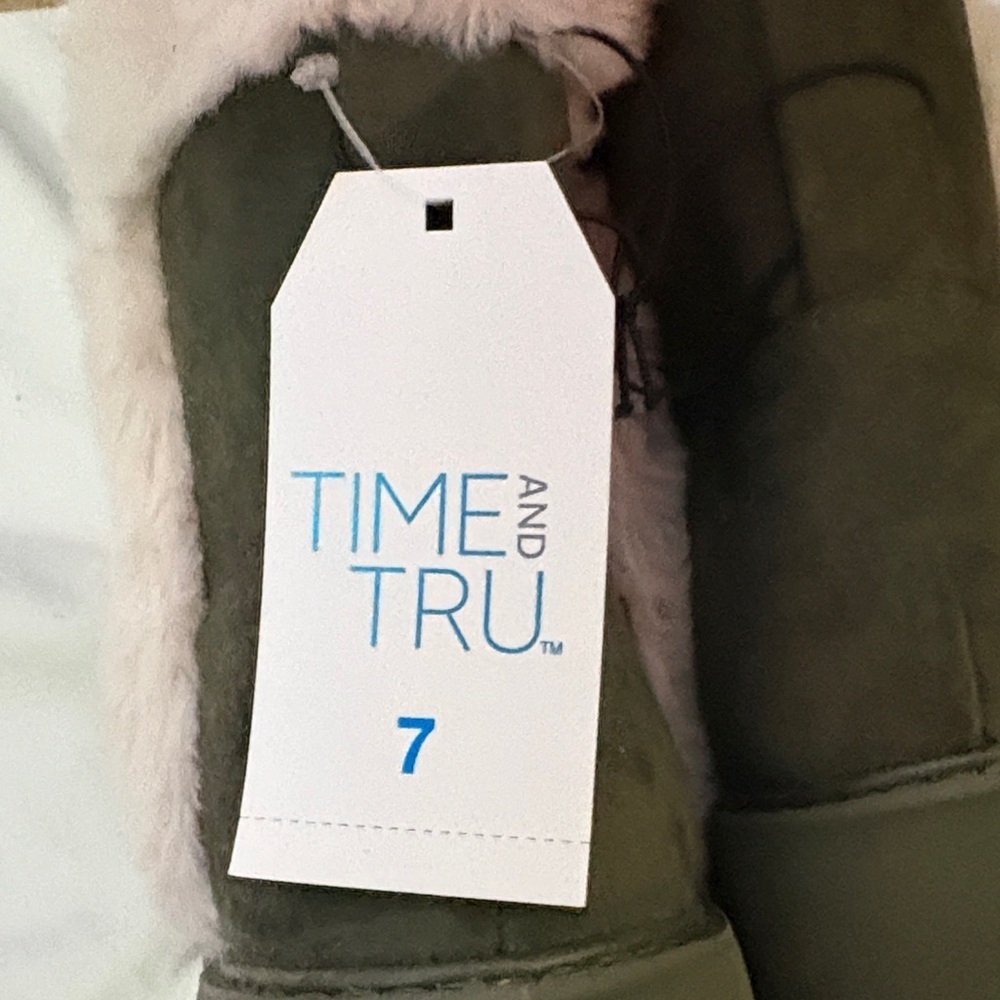 🫒🆕🫒Time & Tru Women’s Mini Faux Fur Cozy Boot In Olive-Size 7 - Picture 3 of 8